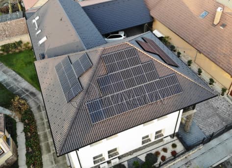 Sistema de montaje de techo de tejas de 12 kW en Italia